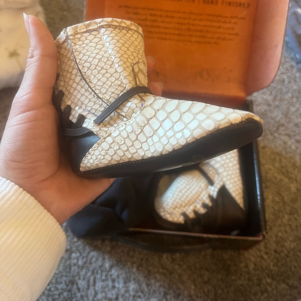 Size 3 (12-18M) - Brand New